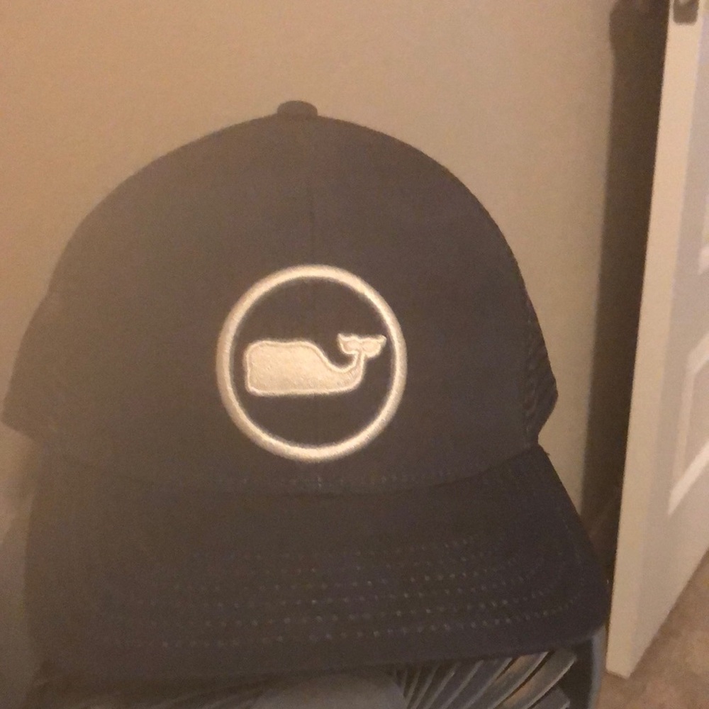 NWT Vineyard Vines Navy Whale Dot Trucker Hat